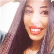 laureata in decorazione, con laurea magistrale impartisce lezioni in storia dell'arte e arte contemporanea